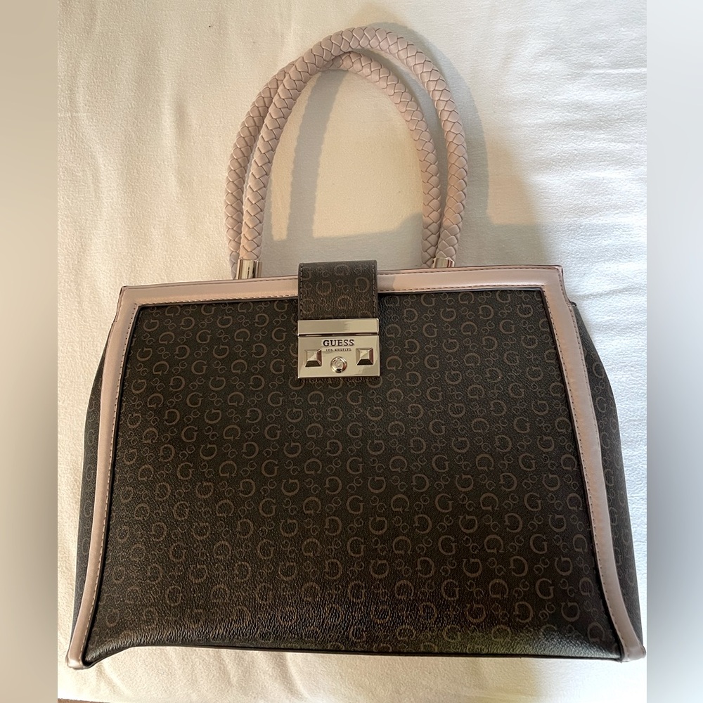 Guess Handbag with shoulder strap and matching wallet!